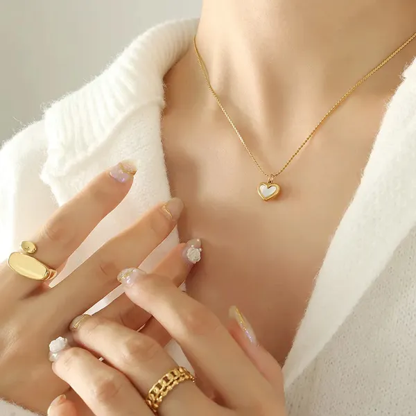 Gold_Shell_Heart_Pendants_For_Women